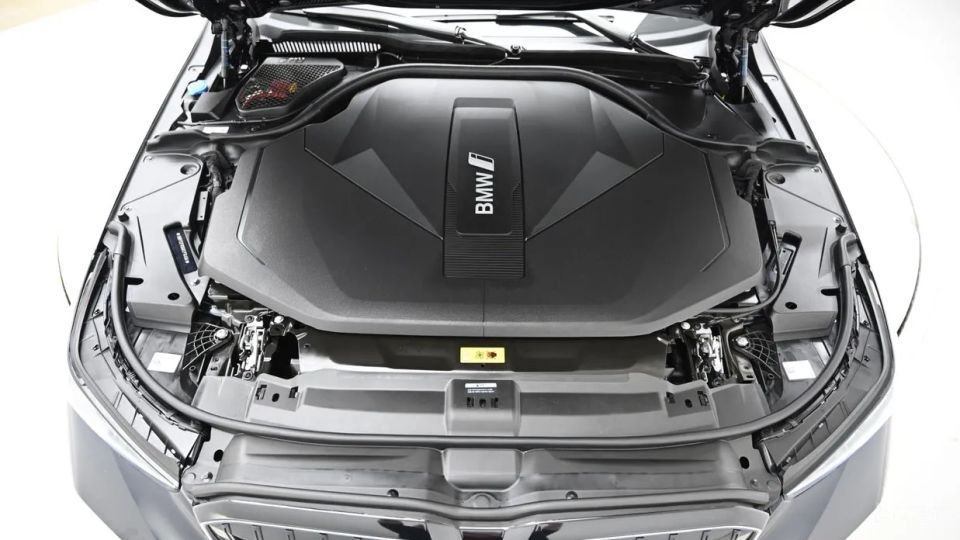 BMW i5