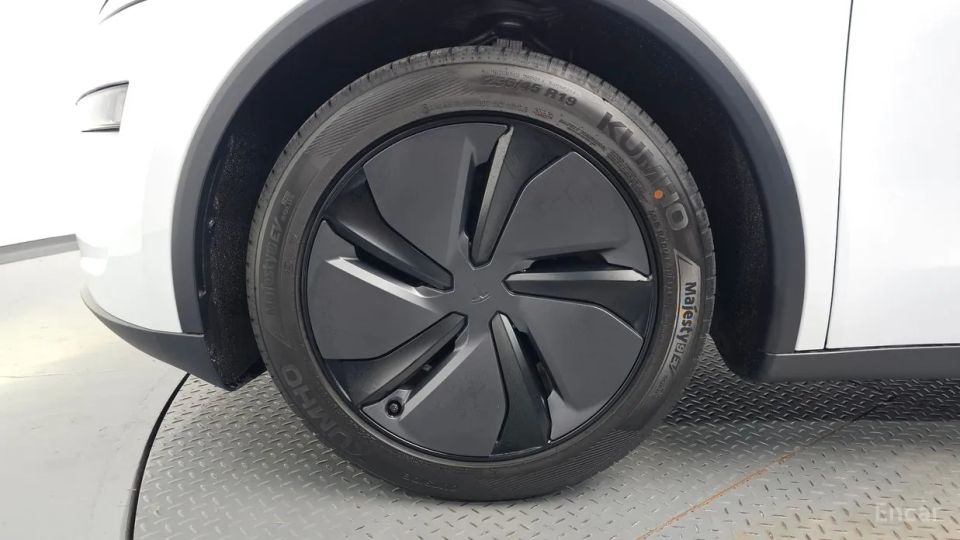 Tesla model-y