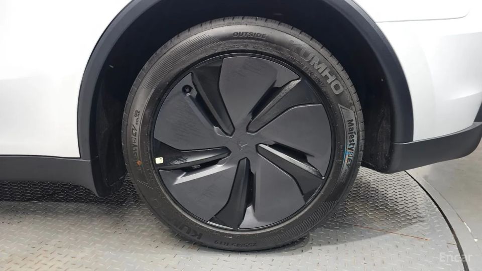 Tesla model-y