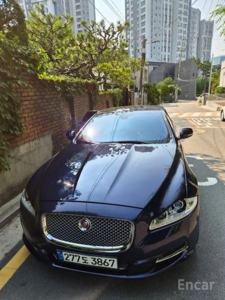 Jaguar XJ