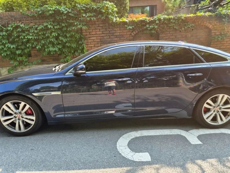 Jaguar XJ