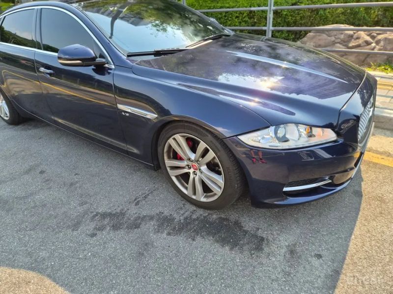 Jaguar XJ
