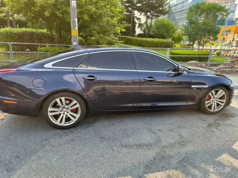 Jaguar XJ