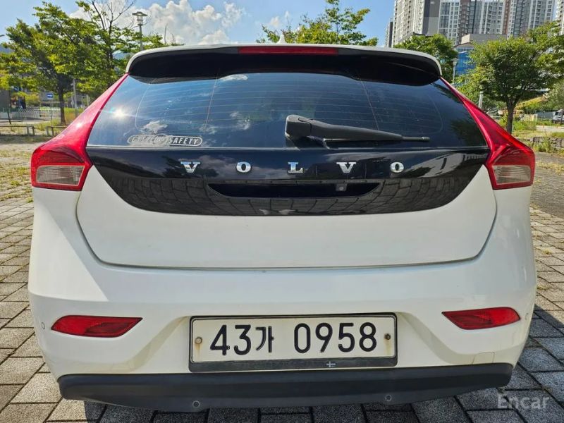 Volvo V40