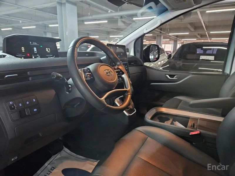 Hyundai Staria