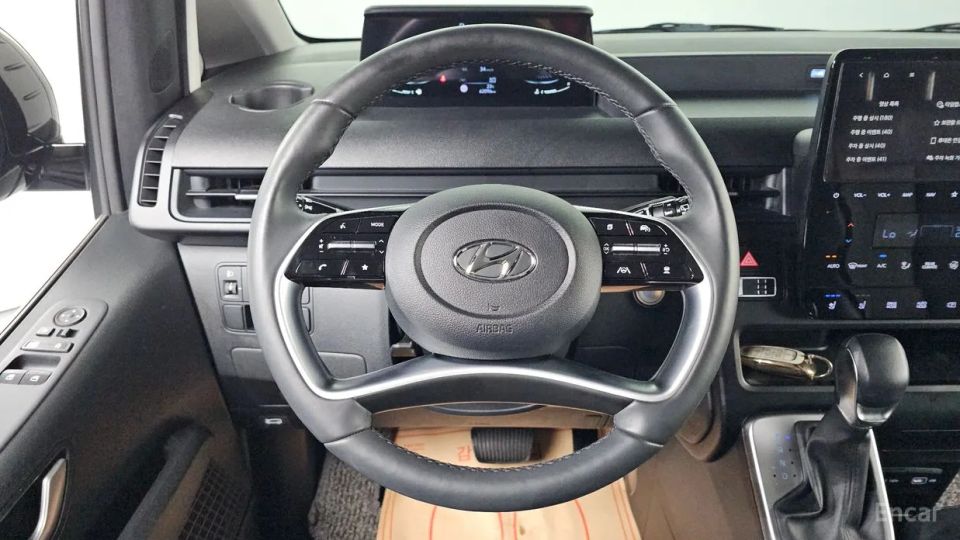 Hyundai Staria