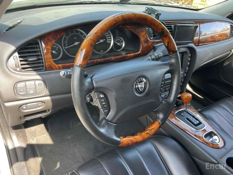Jaguar S-TYPE