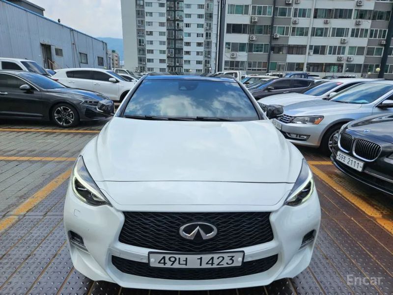 Infiniti Q30