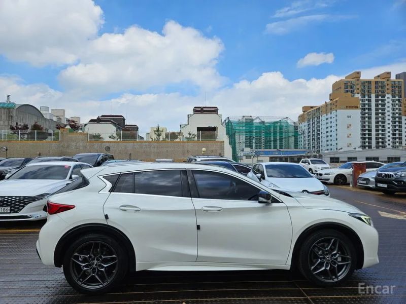 Infiniti Q30