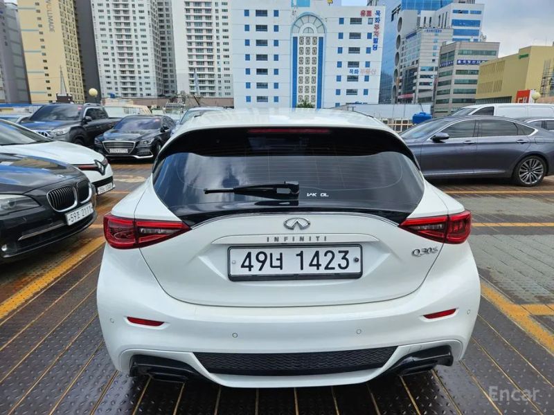 Infiniti Q30
