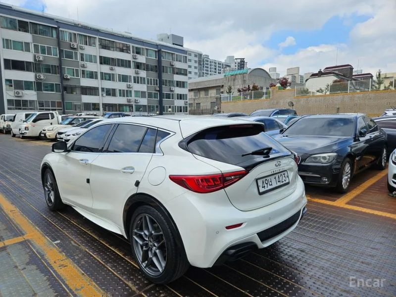 Infiniti Q30
