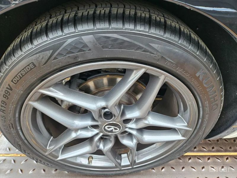Infiniti Q30