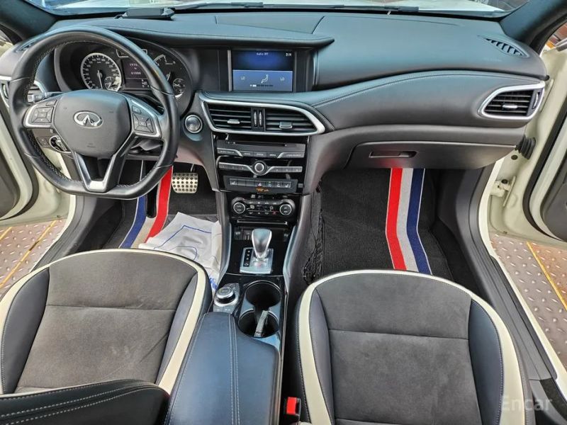 Infiniti Q30