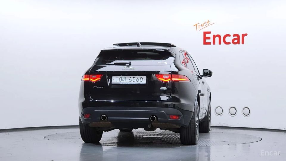 Jaguar F-PACE