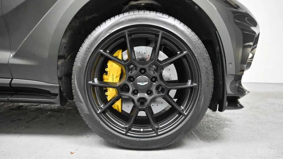 Astonmartin DBX