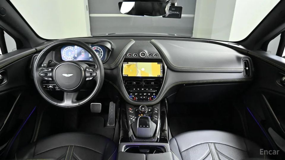 Astonmartin DBX