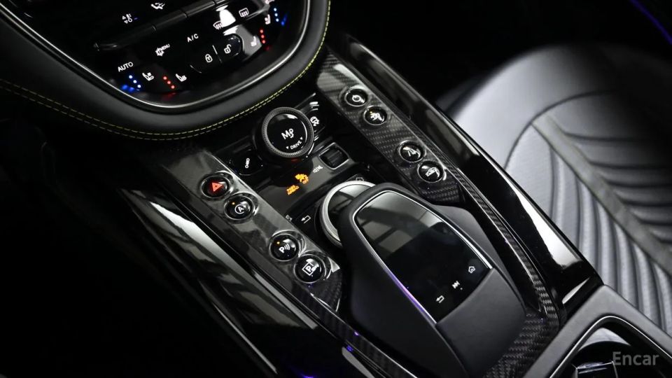 Astonmartin DBX