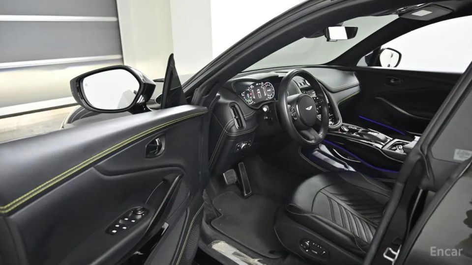 Astonmartin DBX