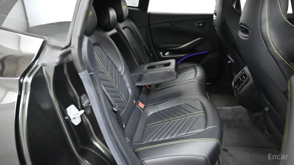 Astonmartin DBX