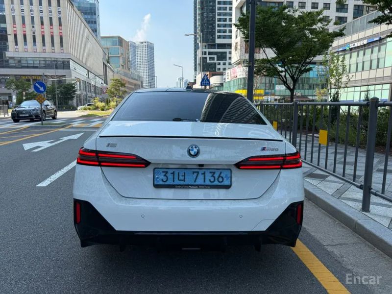 BMW i5