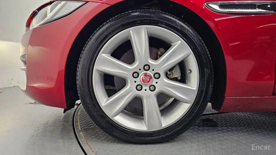 Jaguar XE