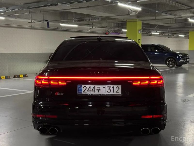 Audi S8