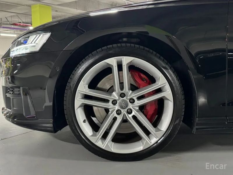 Audi S8