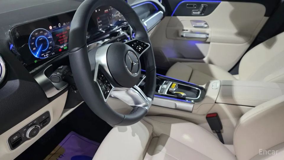 Mercedes-Benz EQB