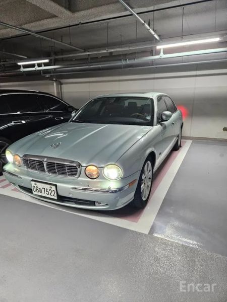 Jaguar XJ-8