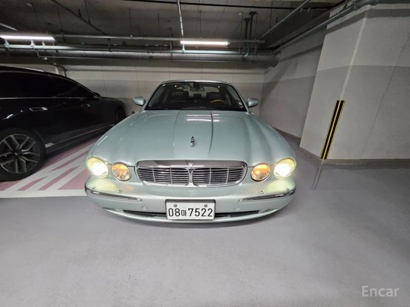 Jaguar XJ-8