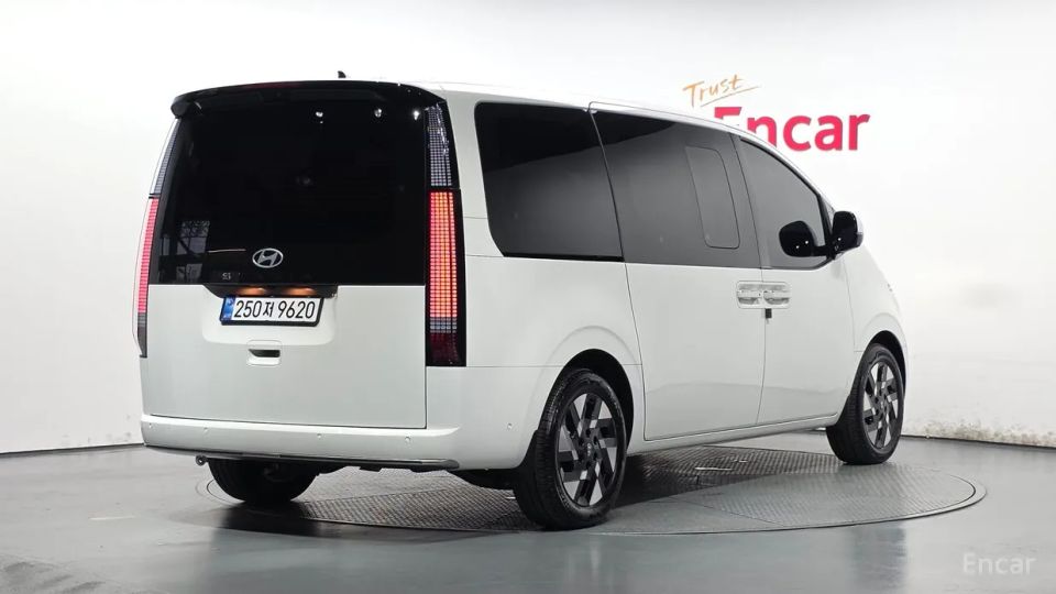 Hyundai Staria