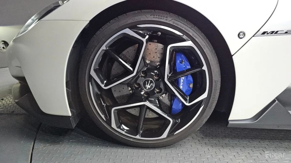 Maserati MC20