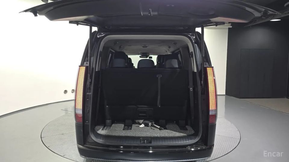 Hyundai Staria