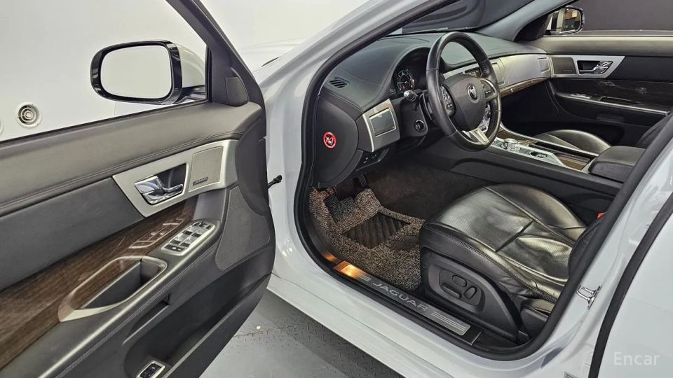 Jaguar xf