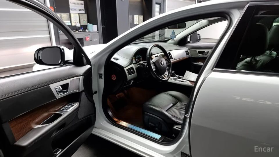 Jaguar xf