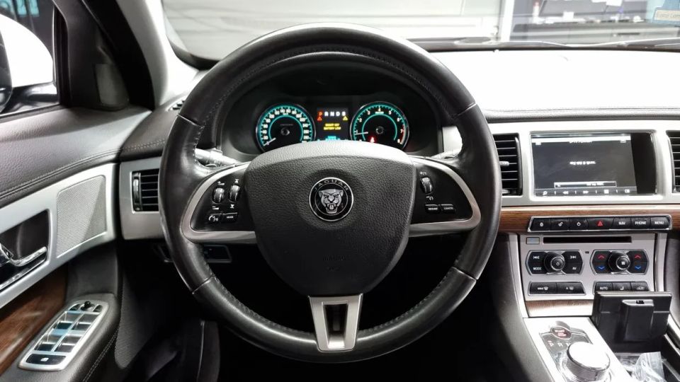 Jaguar xf