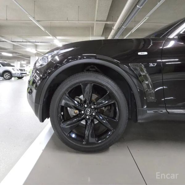 Infiniti QX70