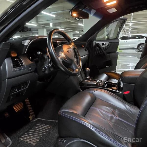 Infiniti QX70