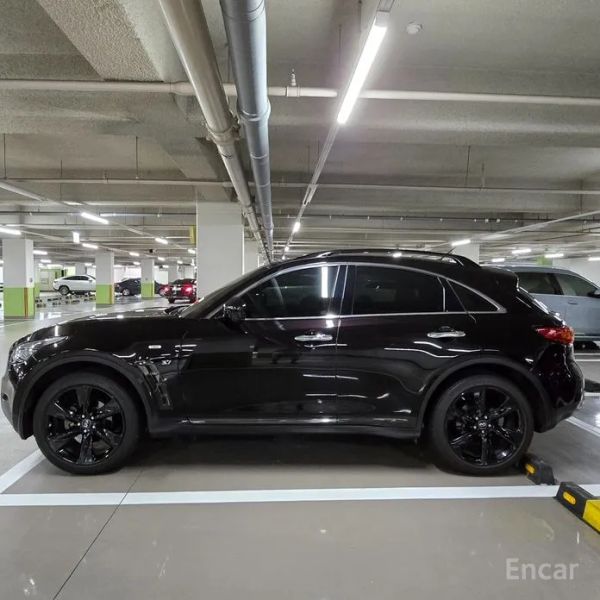 Infiniti QX70