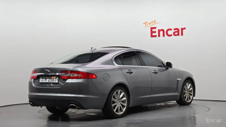 Jaguar xf