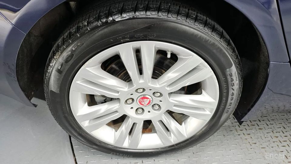 Jaguar xf