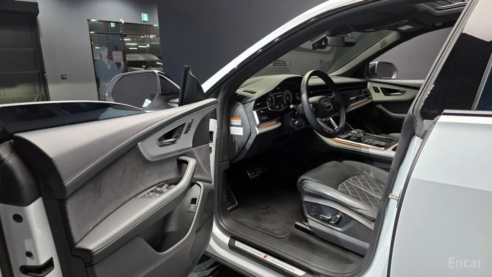 Audi Q8