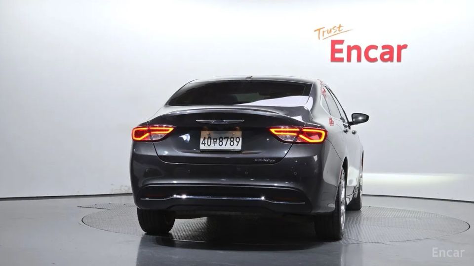 Chrysler 200