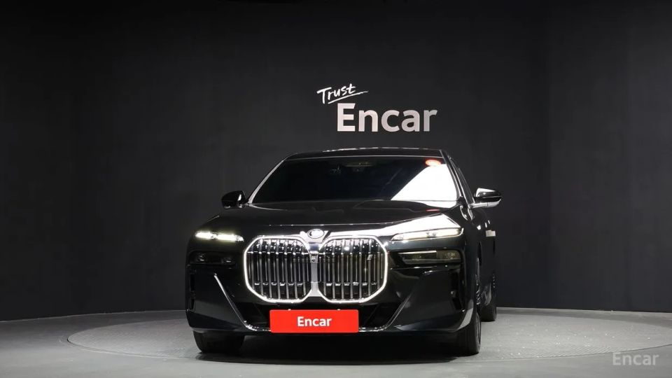 BMW i7