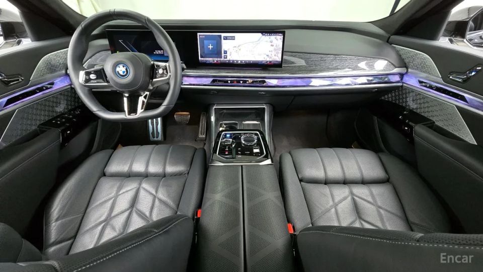 BMW i7