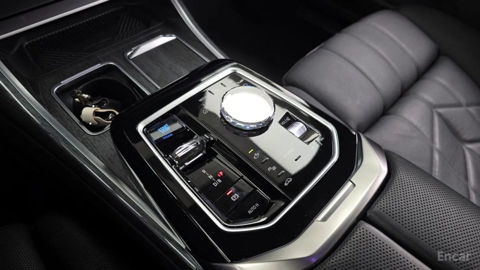 BMW i7