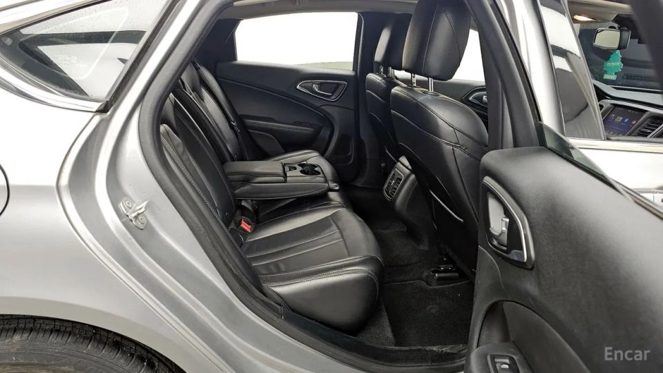 Chrysler 200
