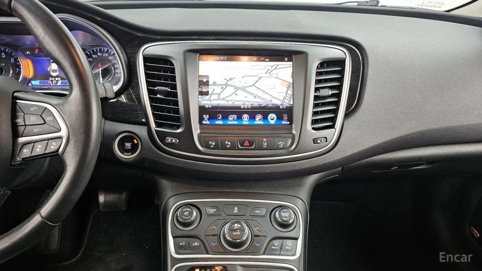 Chrysler 200