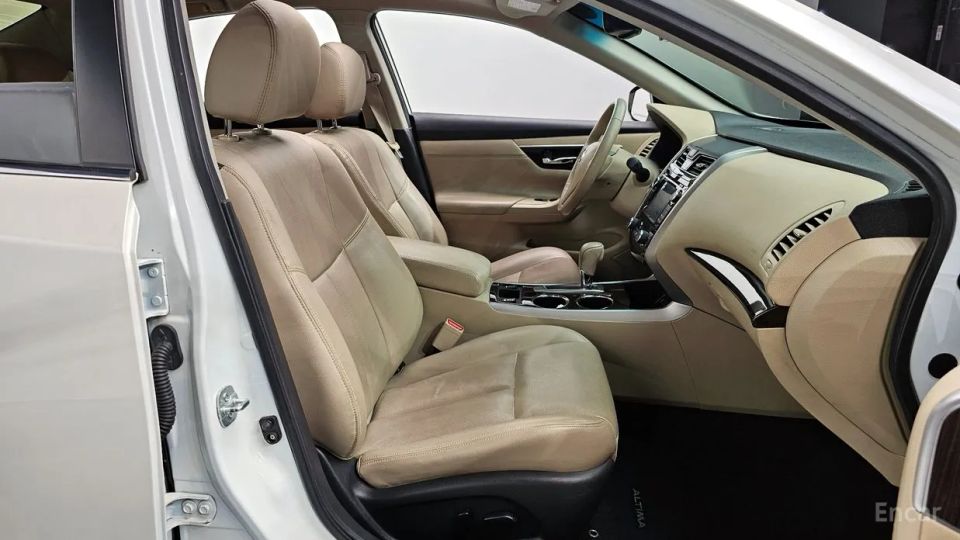 Nissan altima