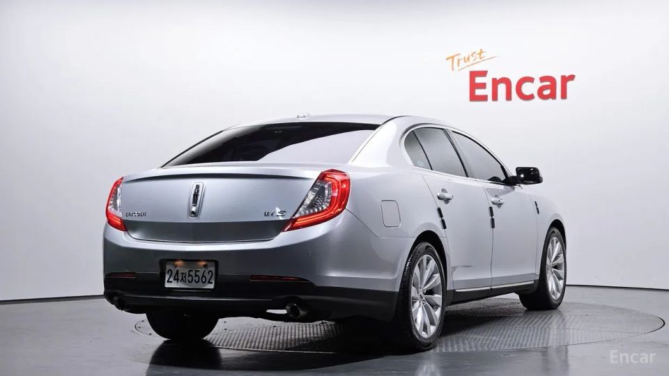 Lincoln MKS